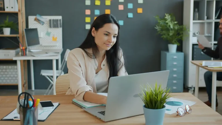 Travail hybride en 2026 : comment l’encadrer juridiquement dans votre TPE/PME